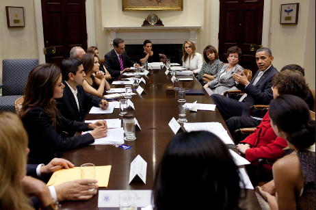 Obama Brainstorms With Influential Hispanic Leaders