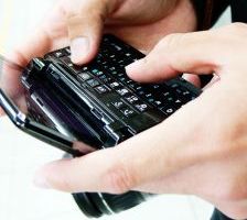 Mobile Internet Access Among Minority Teens High, Expensive